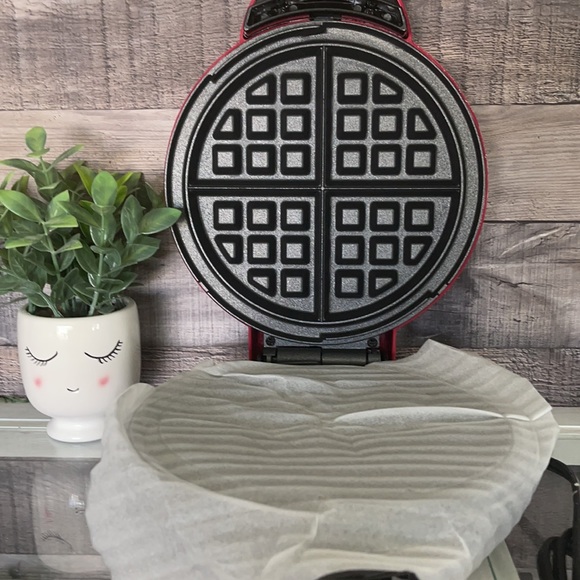 ❤️NEW!!!❤️ DASH Waffle Maker - Picture 10 of 17